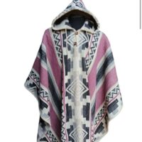 Designade poncho av naturmaterial 100% Merinoull