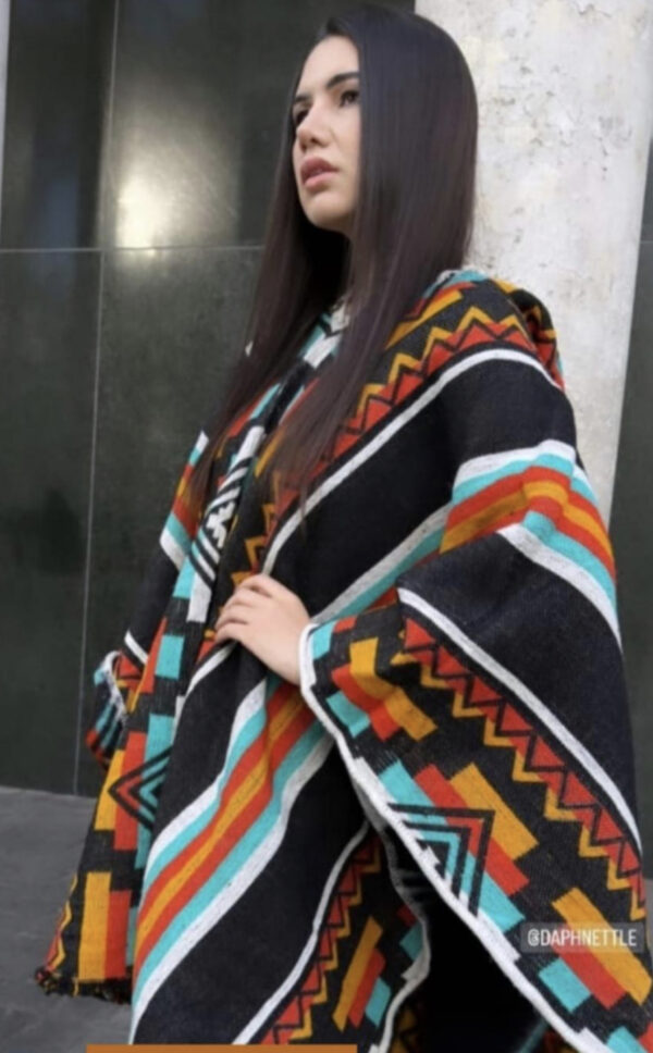 Designade handvävda ponchos