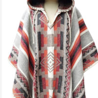 Designade poncho av naturmaterial 100% merinoull